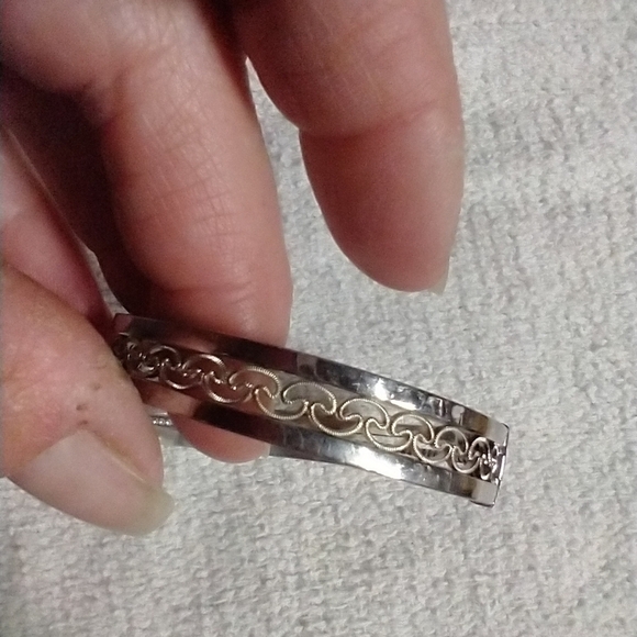 Silvertone hinged bracelet decorative clamper - Picture 4 of 7